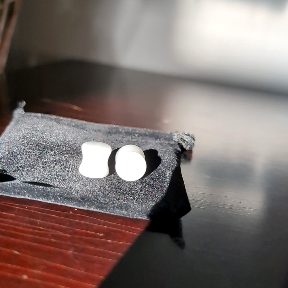 10MM 00G White Nephrite Jade Plugs - Picture 1 of 3